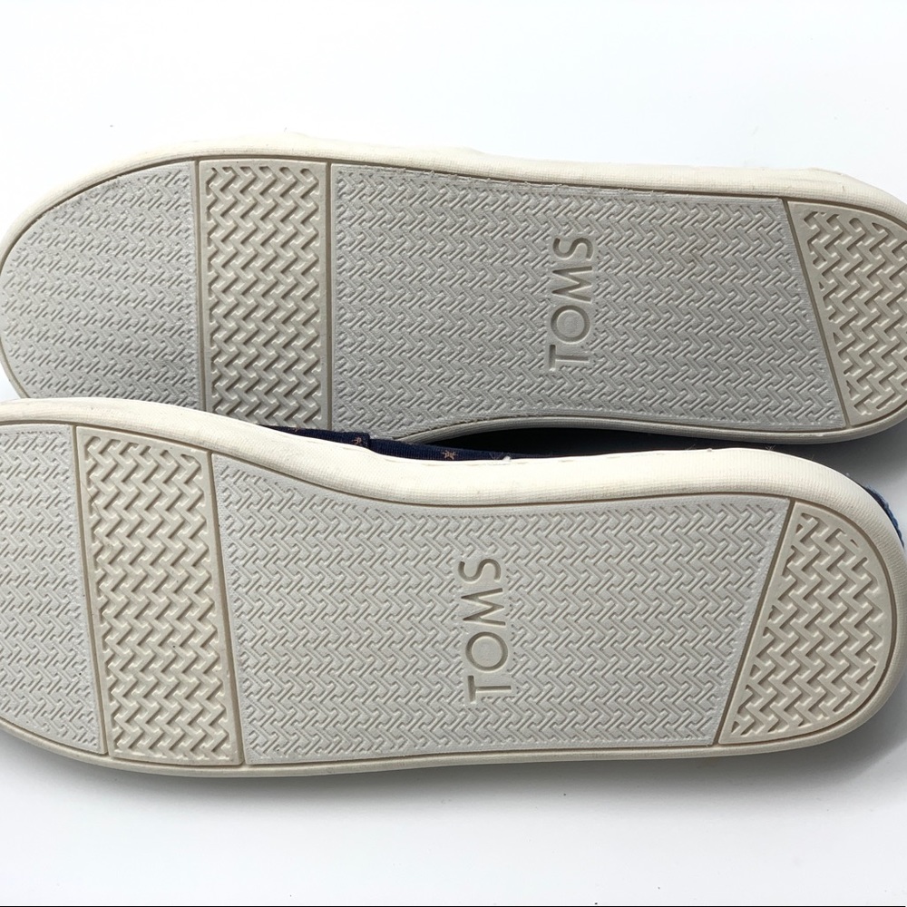 Toms Slip Ons -Size 5.5 - Picture 6 of 9